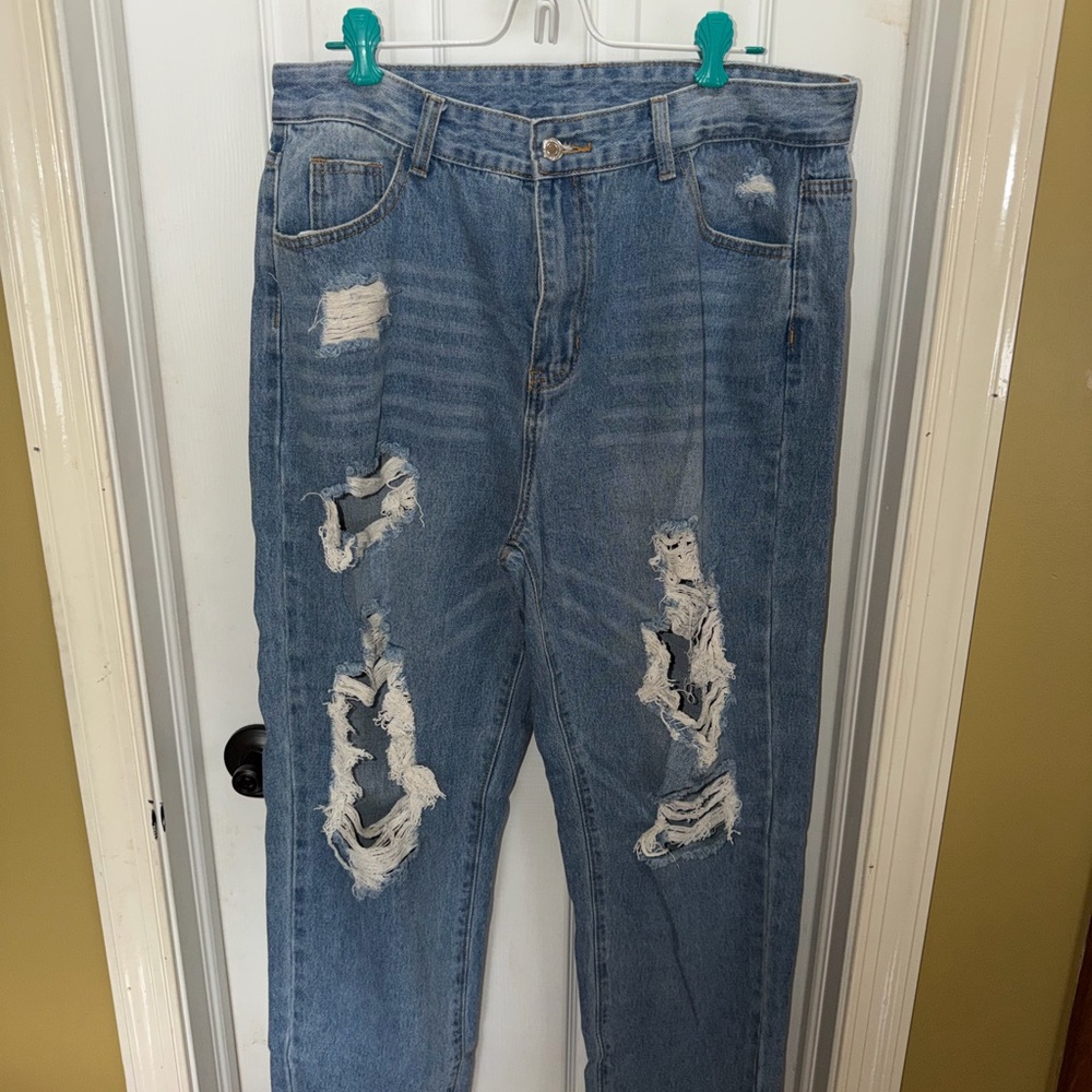 SHEIN Light Blue Distressed Relaxed Men's Jeans